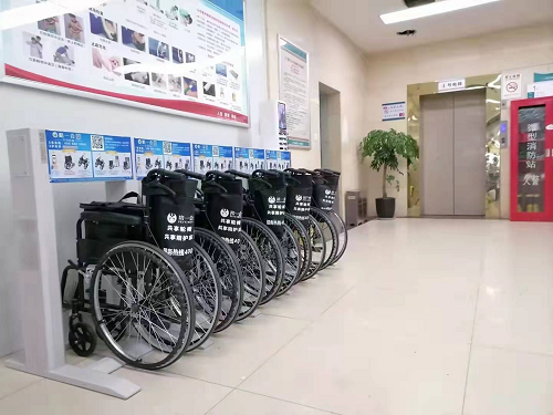 Je skupni ročni invalidski voziček priljubljen? Kje je na voljo?